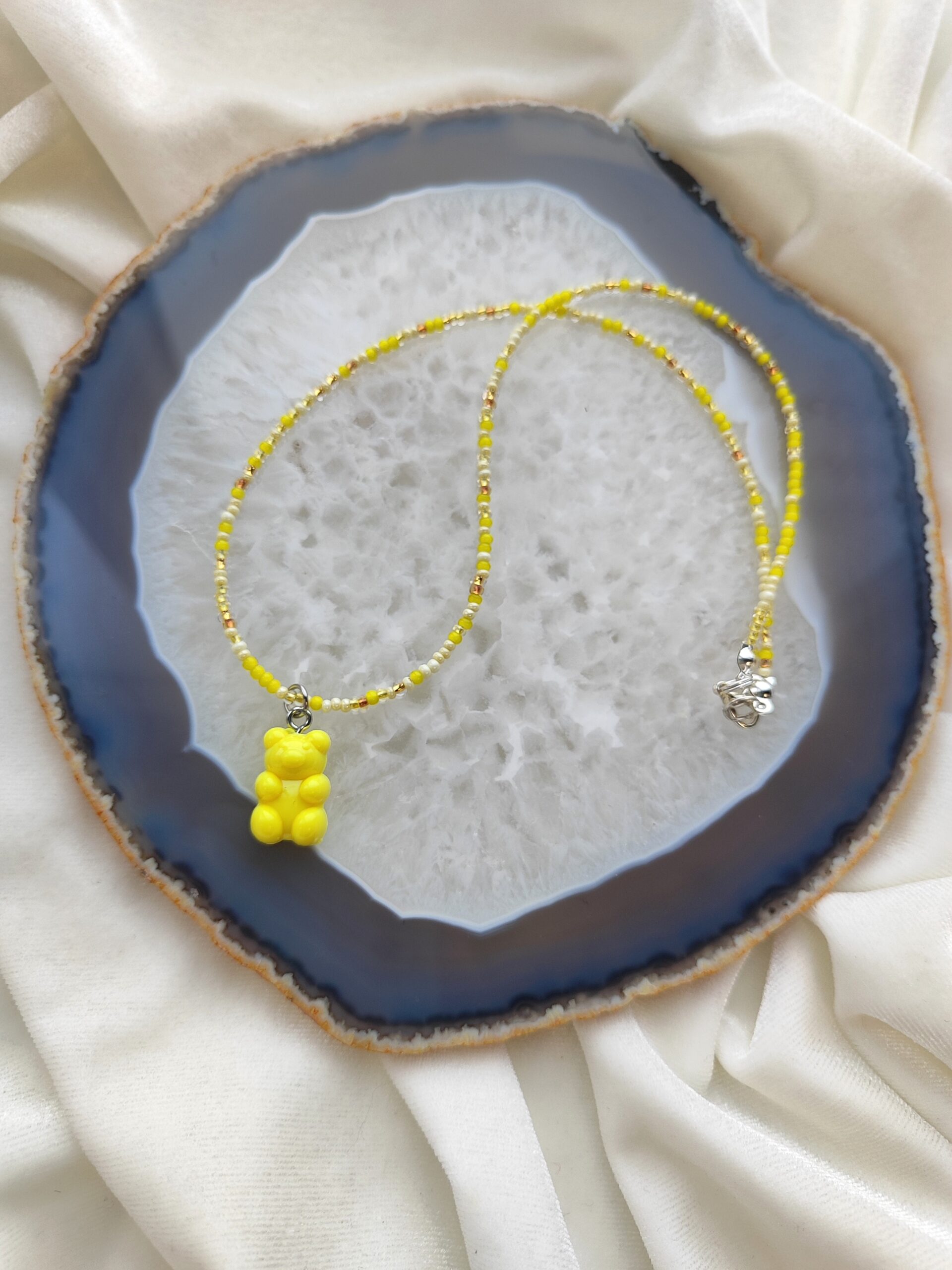 Vaikiškas, spalvotas vėrinukas su meškučio pakabuku