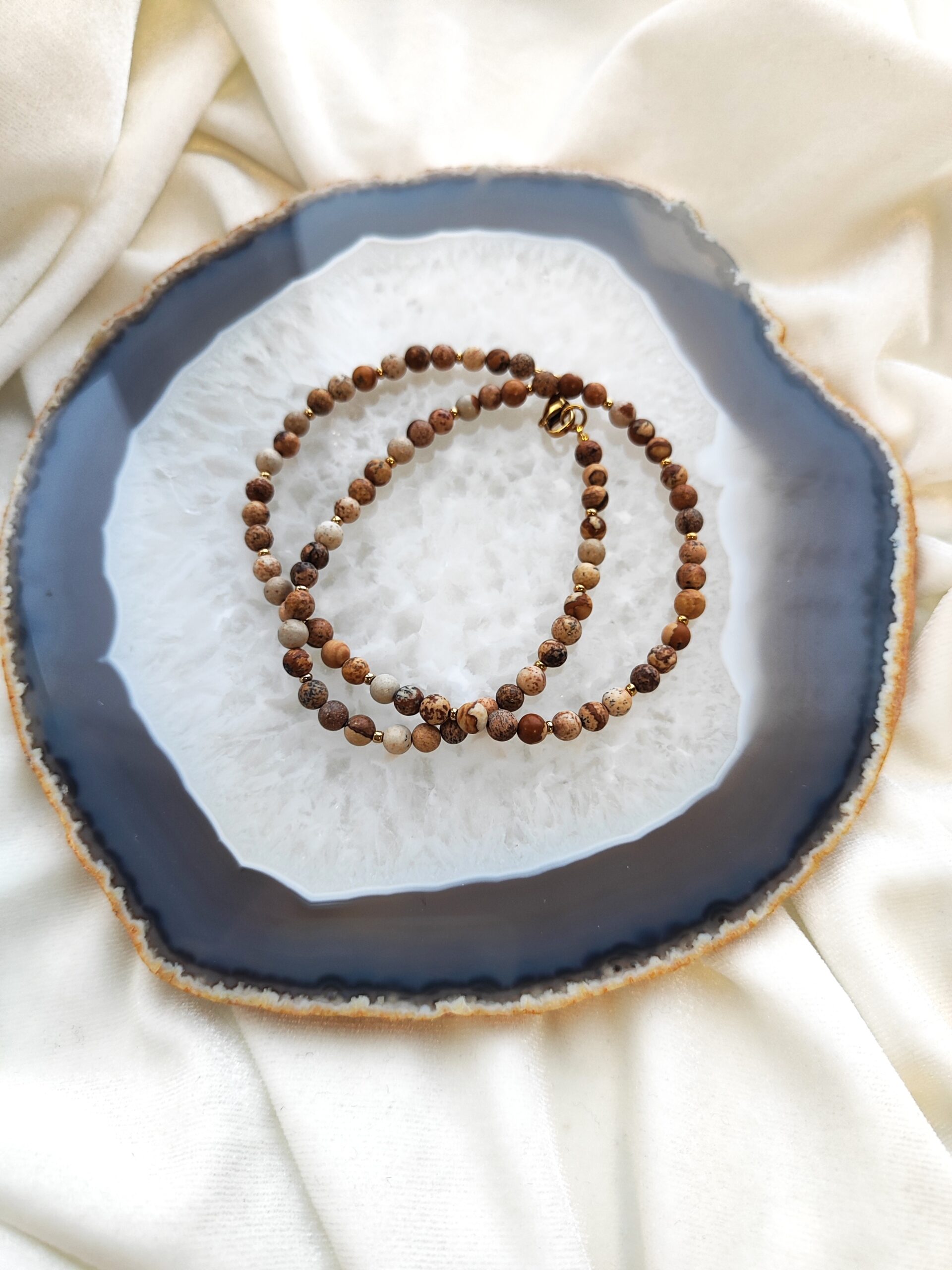 Paveikslinio jaspio vėrinys