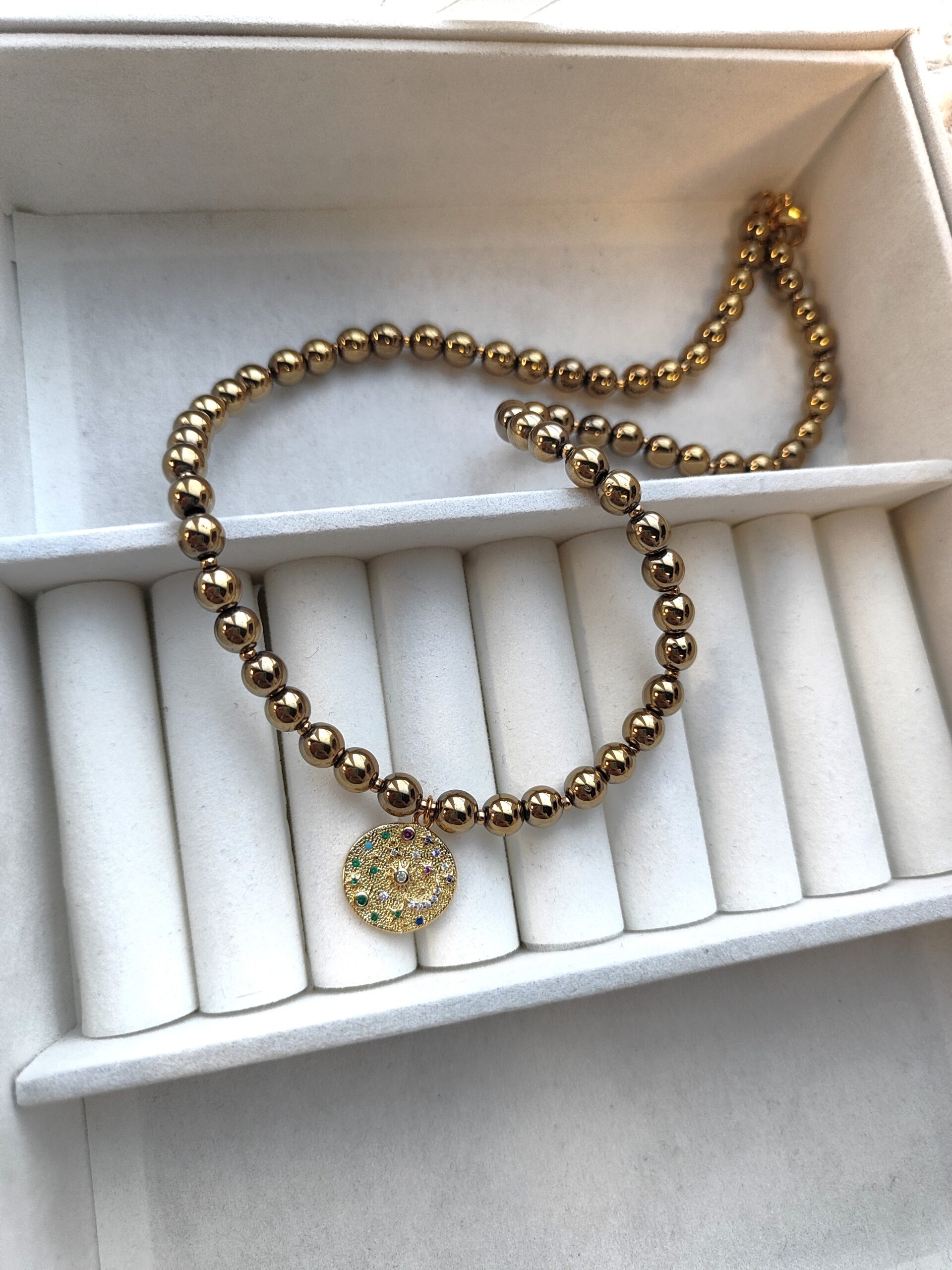 Hematito vėrinys su pakabuku