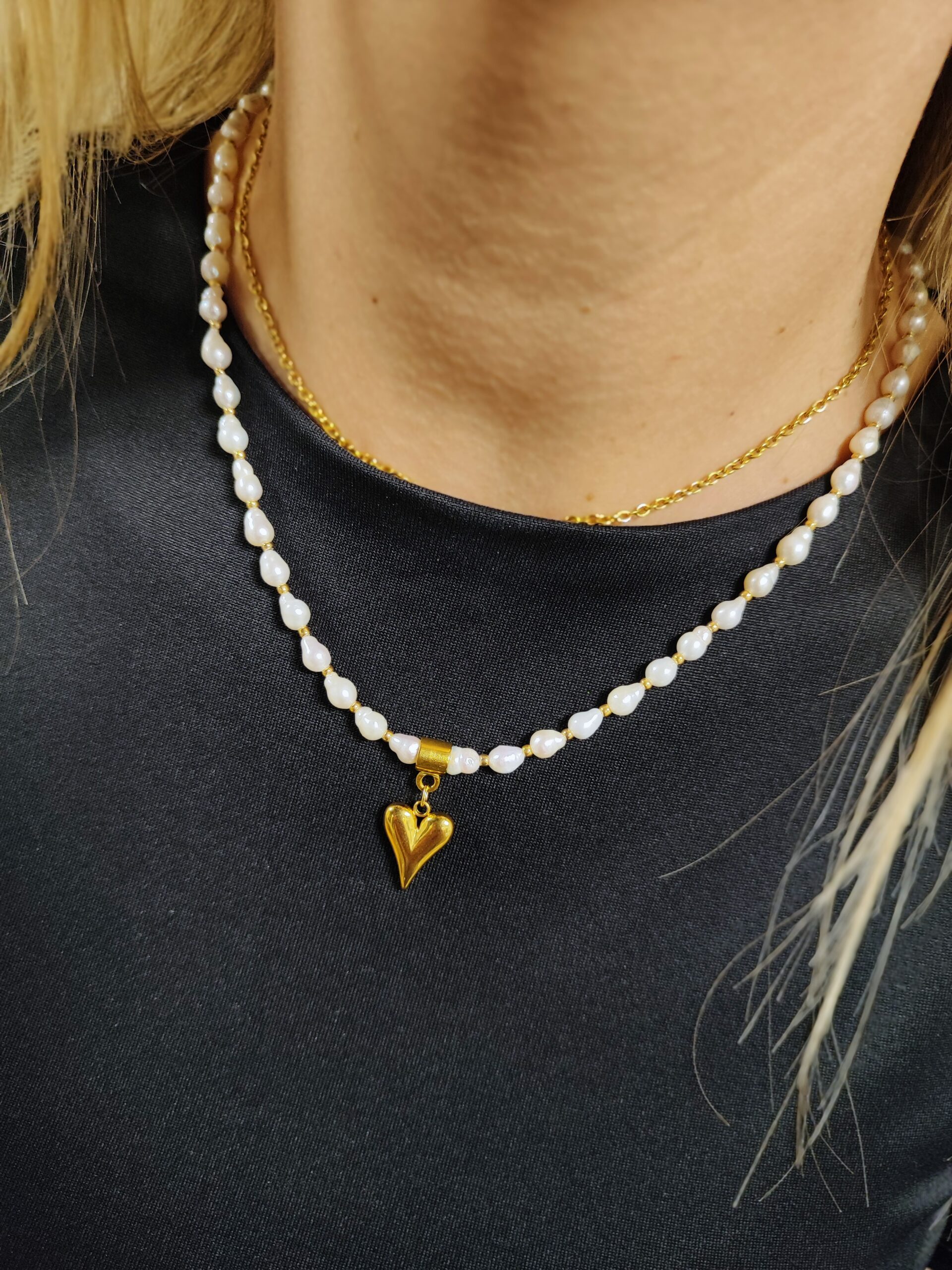 Upinių perlų vėrinys su širdele