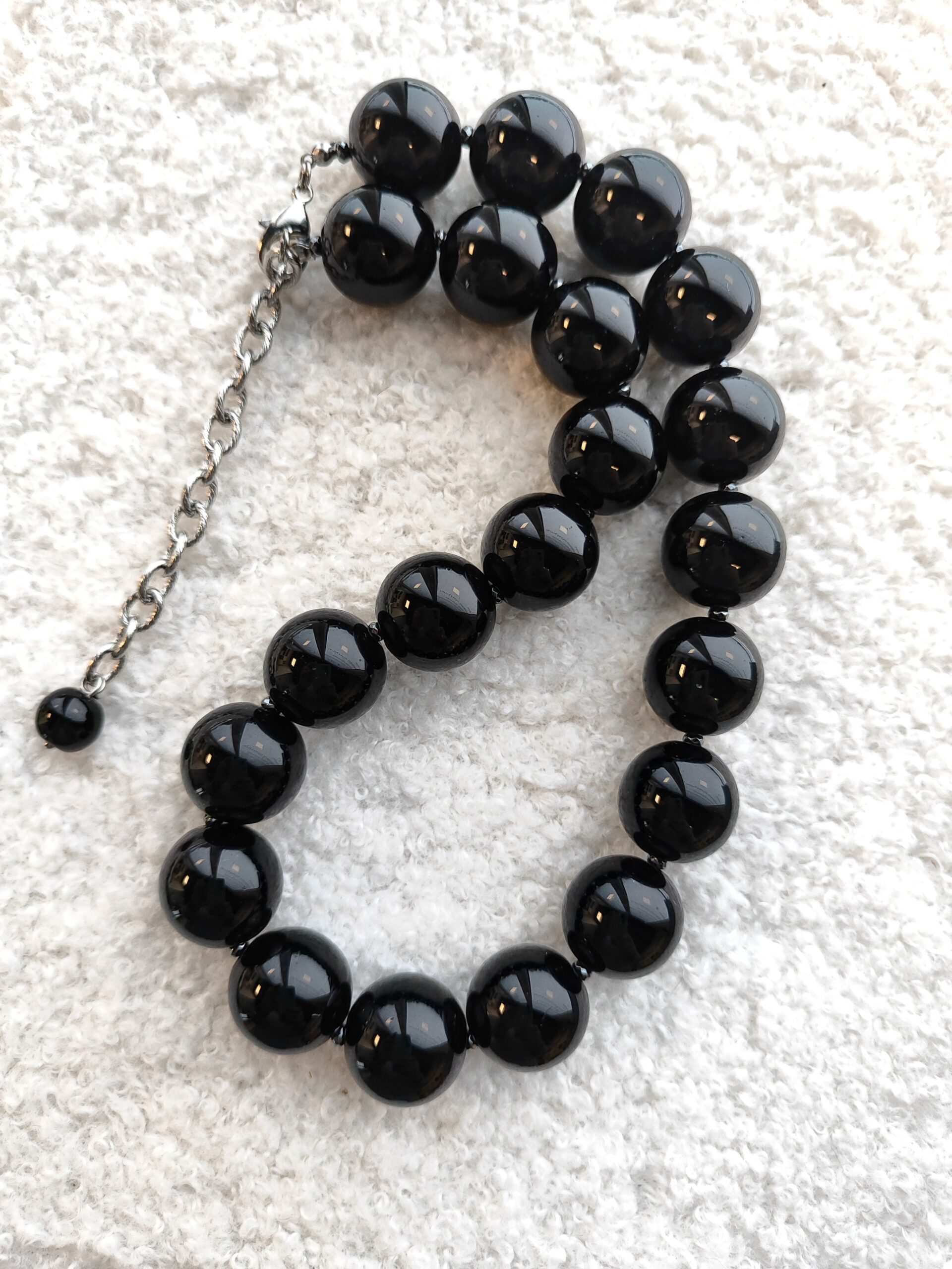 Stambus onikso vėrinys