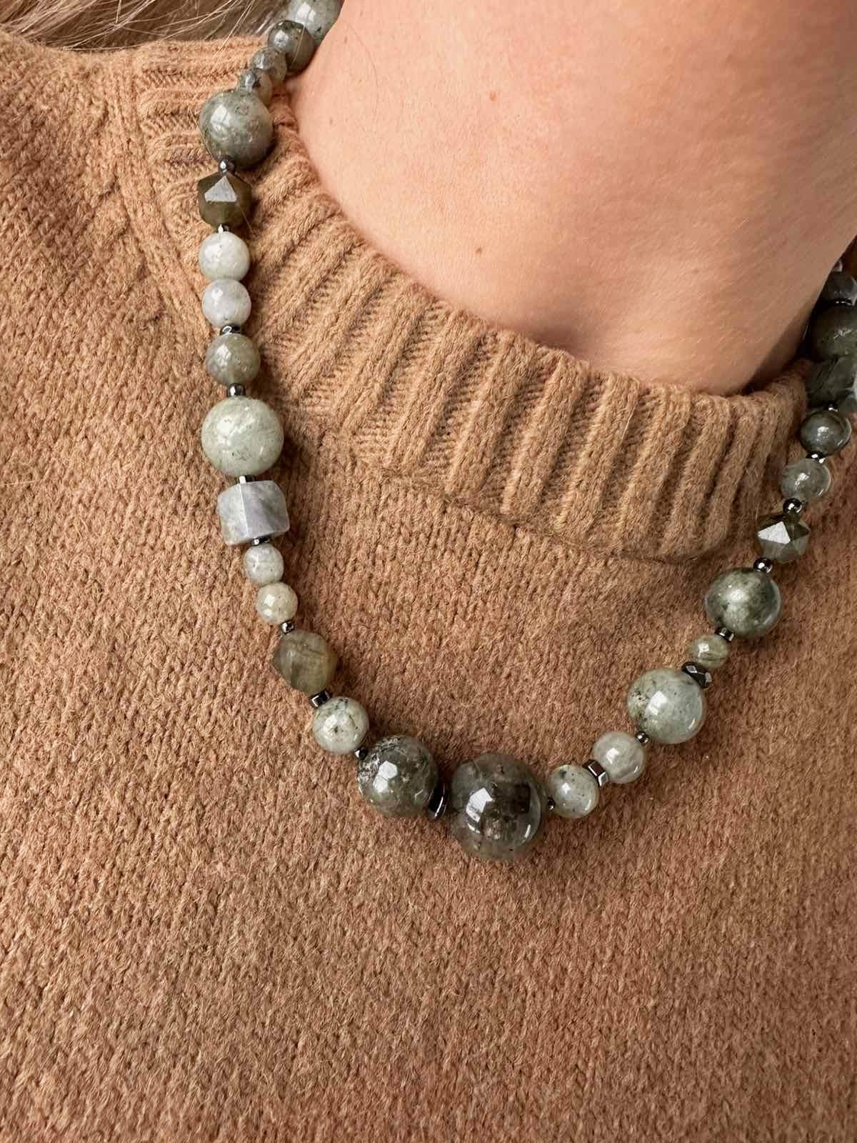 Labradorito vėrinys