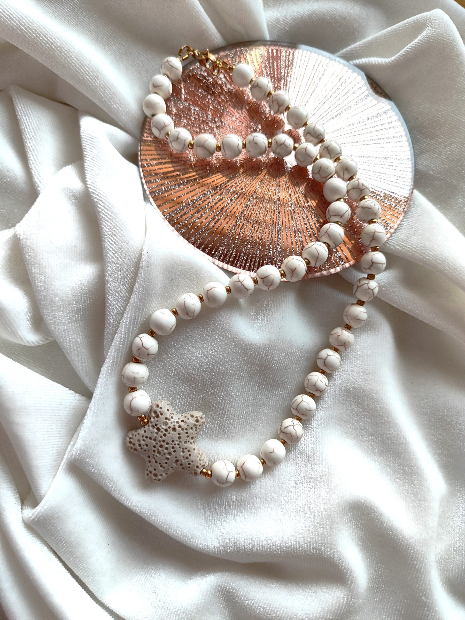 Hovlito vėrinys su lavos žvaigžde