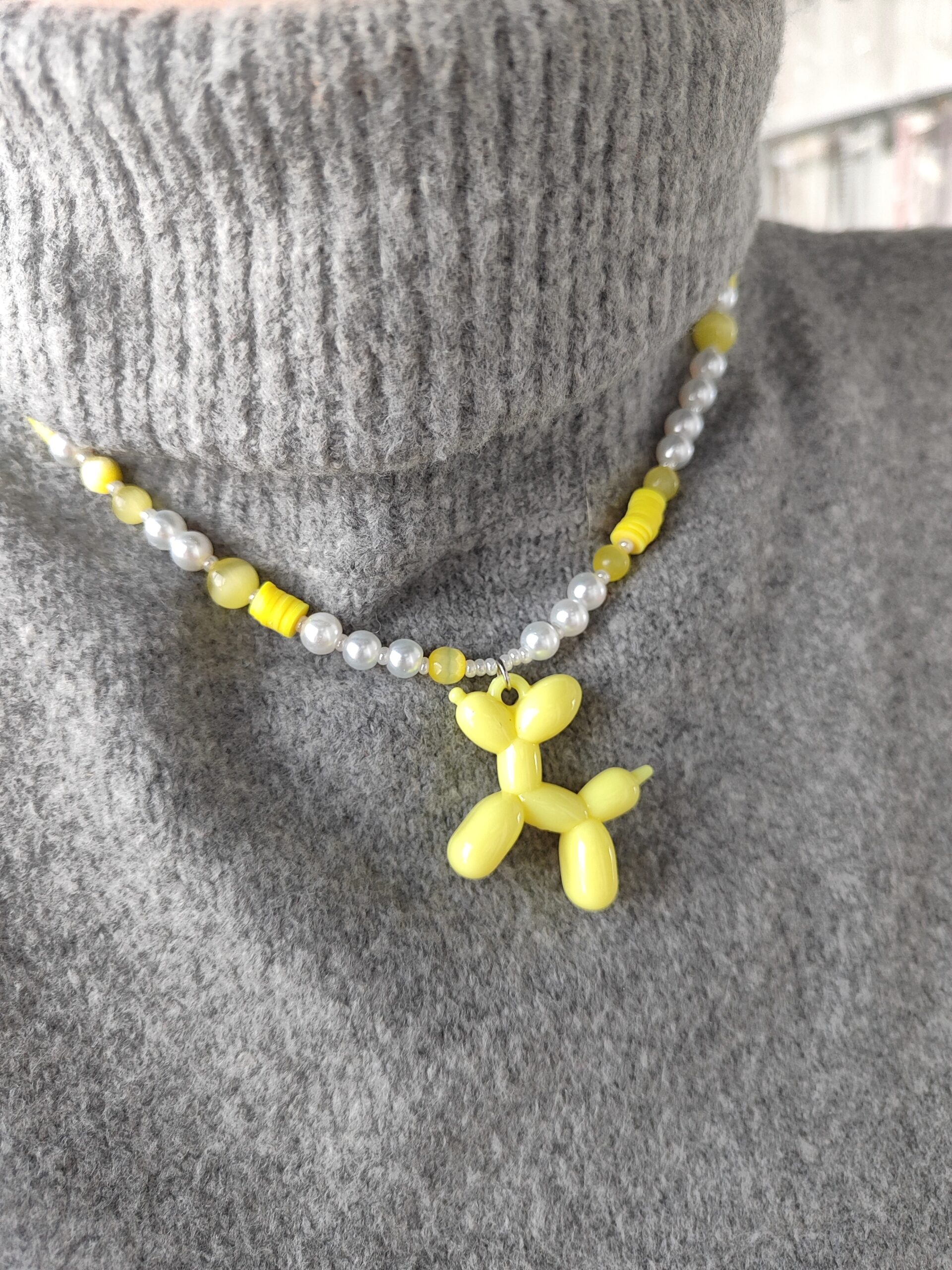 Žaismingas perlų ir katės akies vėrinys