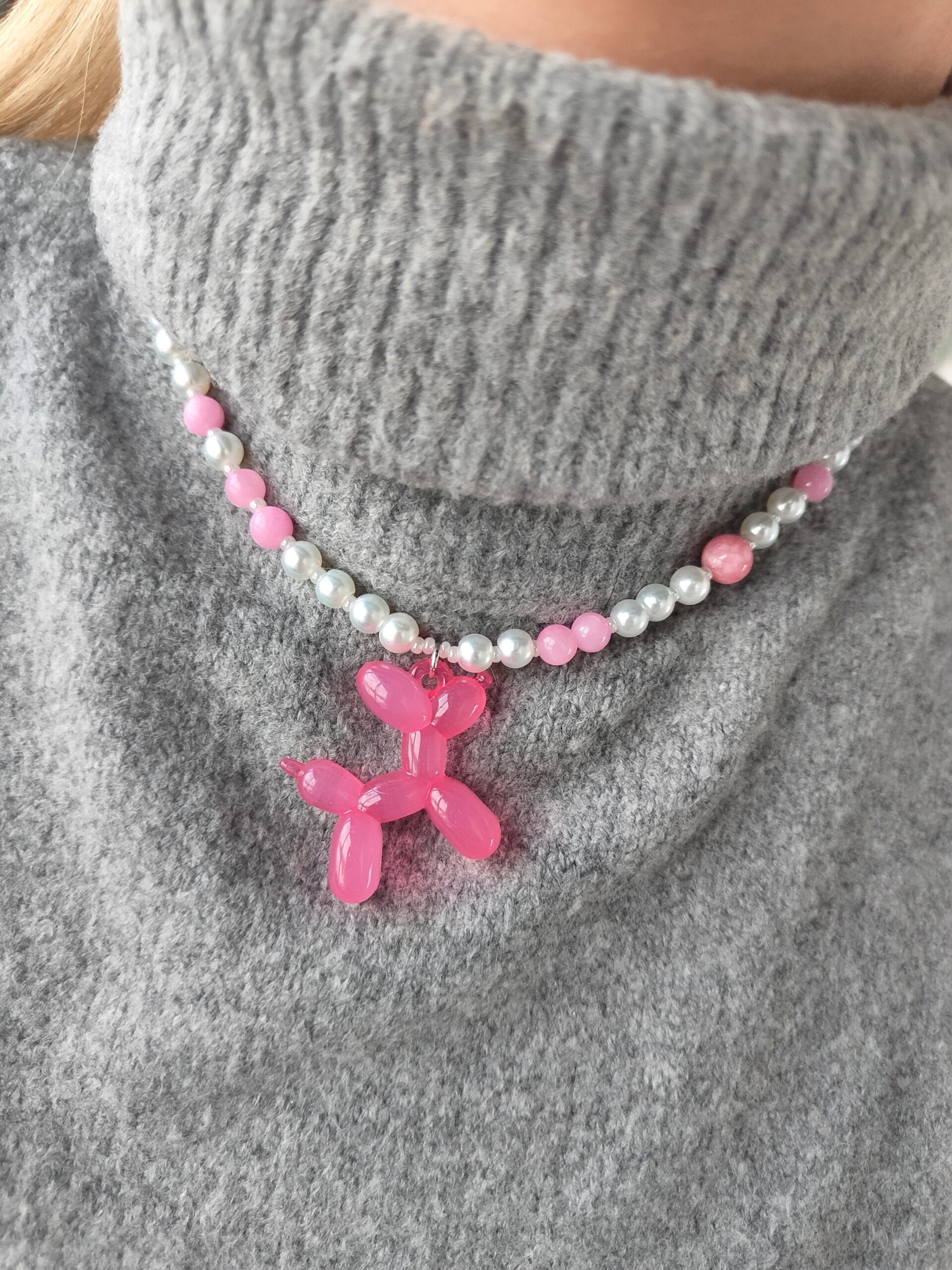 Žaismingas perlų ir katės akies vėrinys