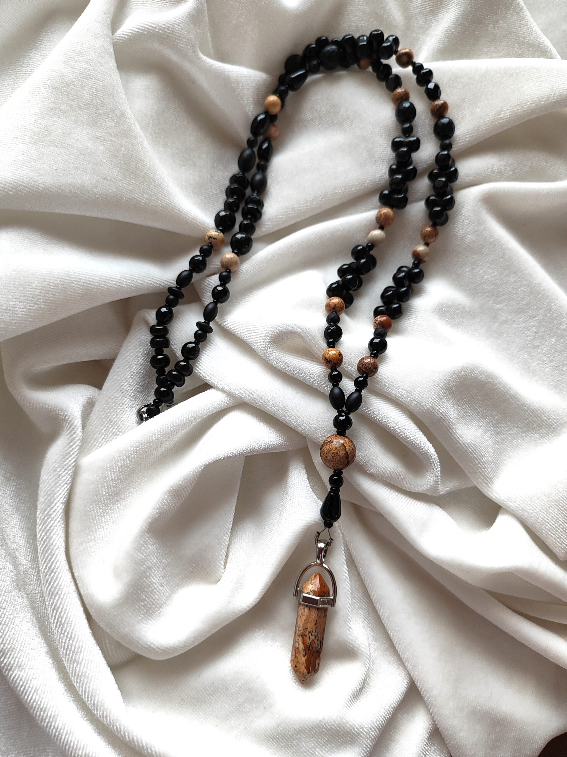 Vyriškas onikso ir paveikslinio jaspio vėrinys