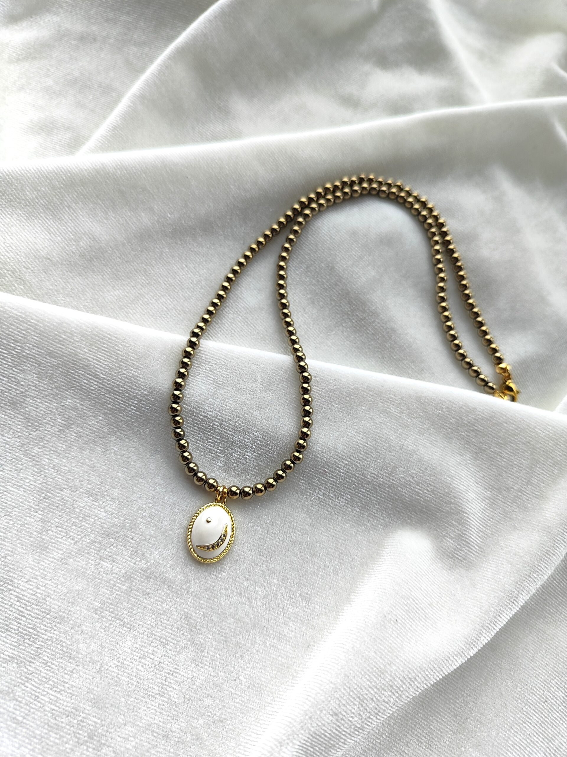 Hematito vėrinys su pakabuku