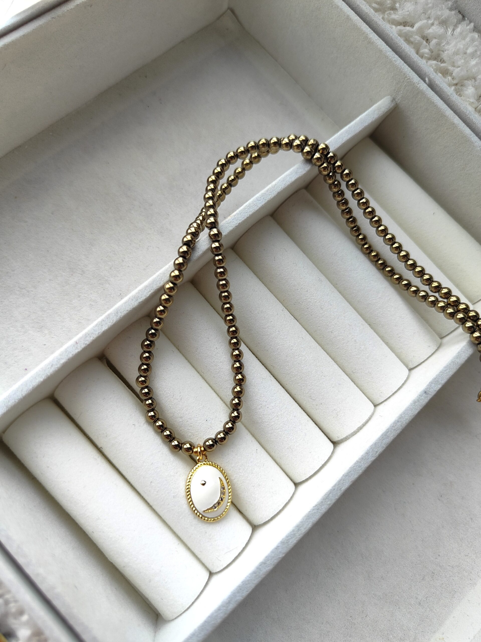 Hematito vėrinys su pakabuku