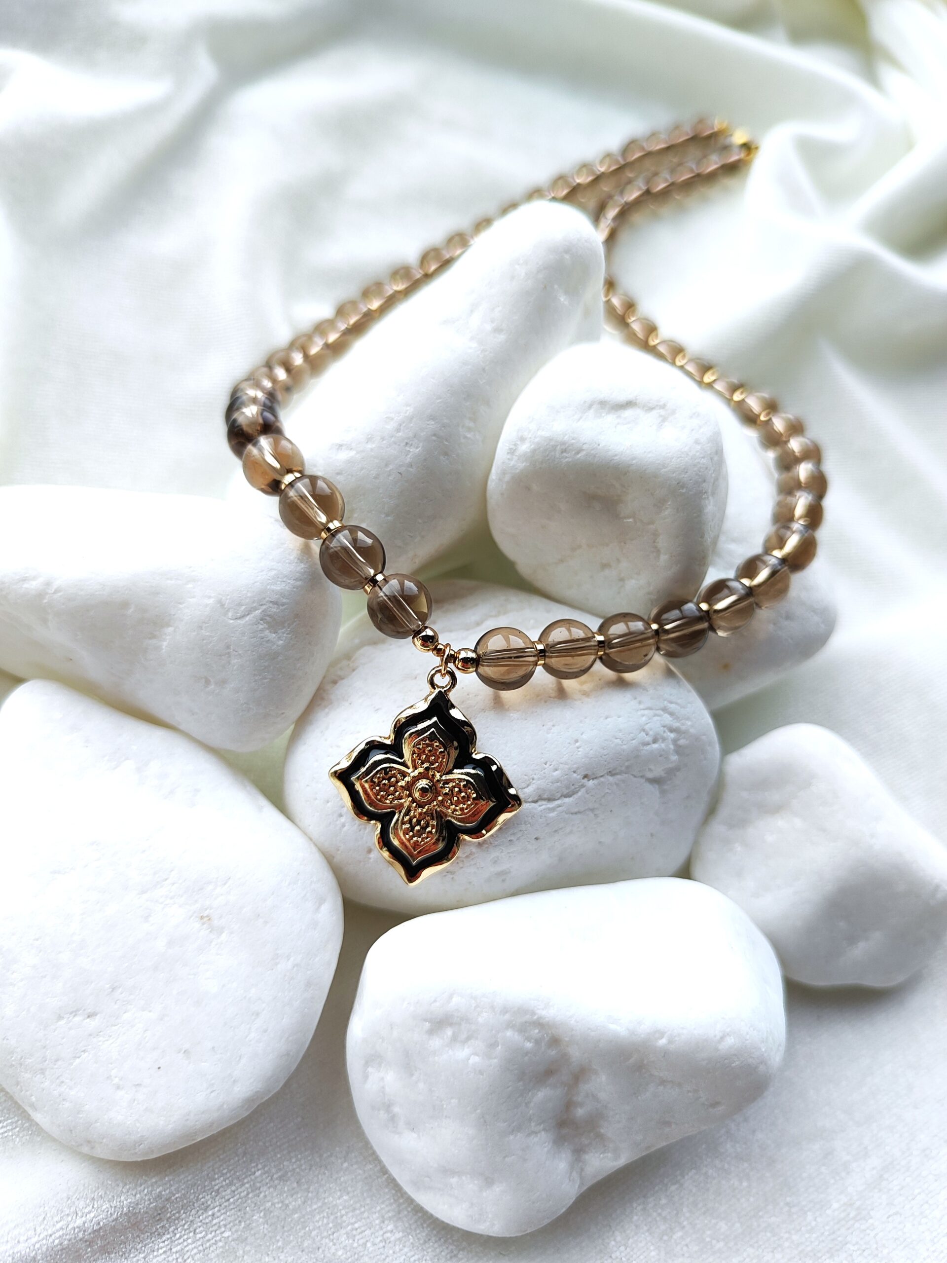 Dūminio kvarco vėrinys su pakabuku